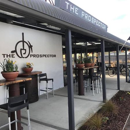 The Prospector Lawrenceモーテル エクステリア 写真